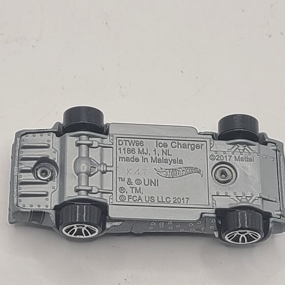 Fast and Furious Ice Charger - HW Screen Time - Hot Wheels - HTB34-N9C0D - Picture 6 of 6